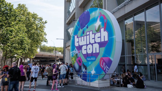 Streamer é agarrada e quase beijada à força na TwitchCon